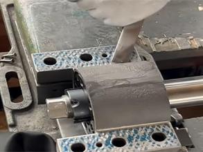 ①轴承座的刮研1